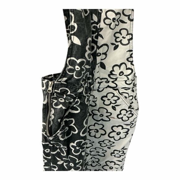 Forever 21 Denim - NWOT Forever 21 Women Size Small Black White Colorblock Floral Overalls Jumpsuit